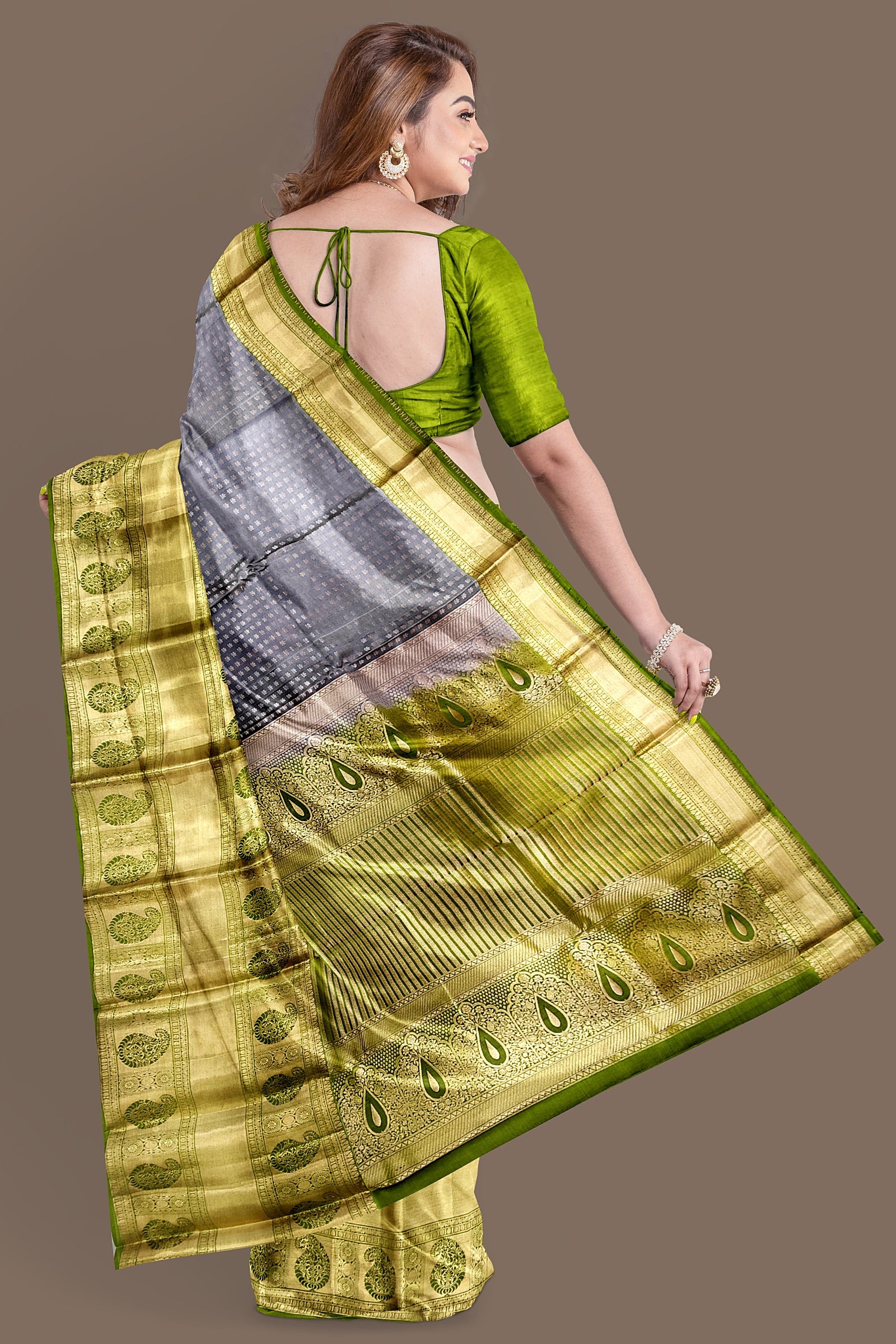 Pewter Grey with green border Kanjivarams silk sari pallu