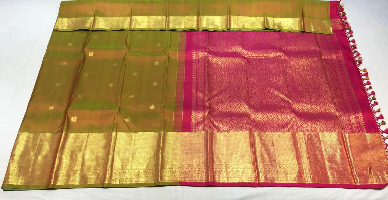 Dual tone Mehendi green Kanjivaram Saree With contrast pink pallu
