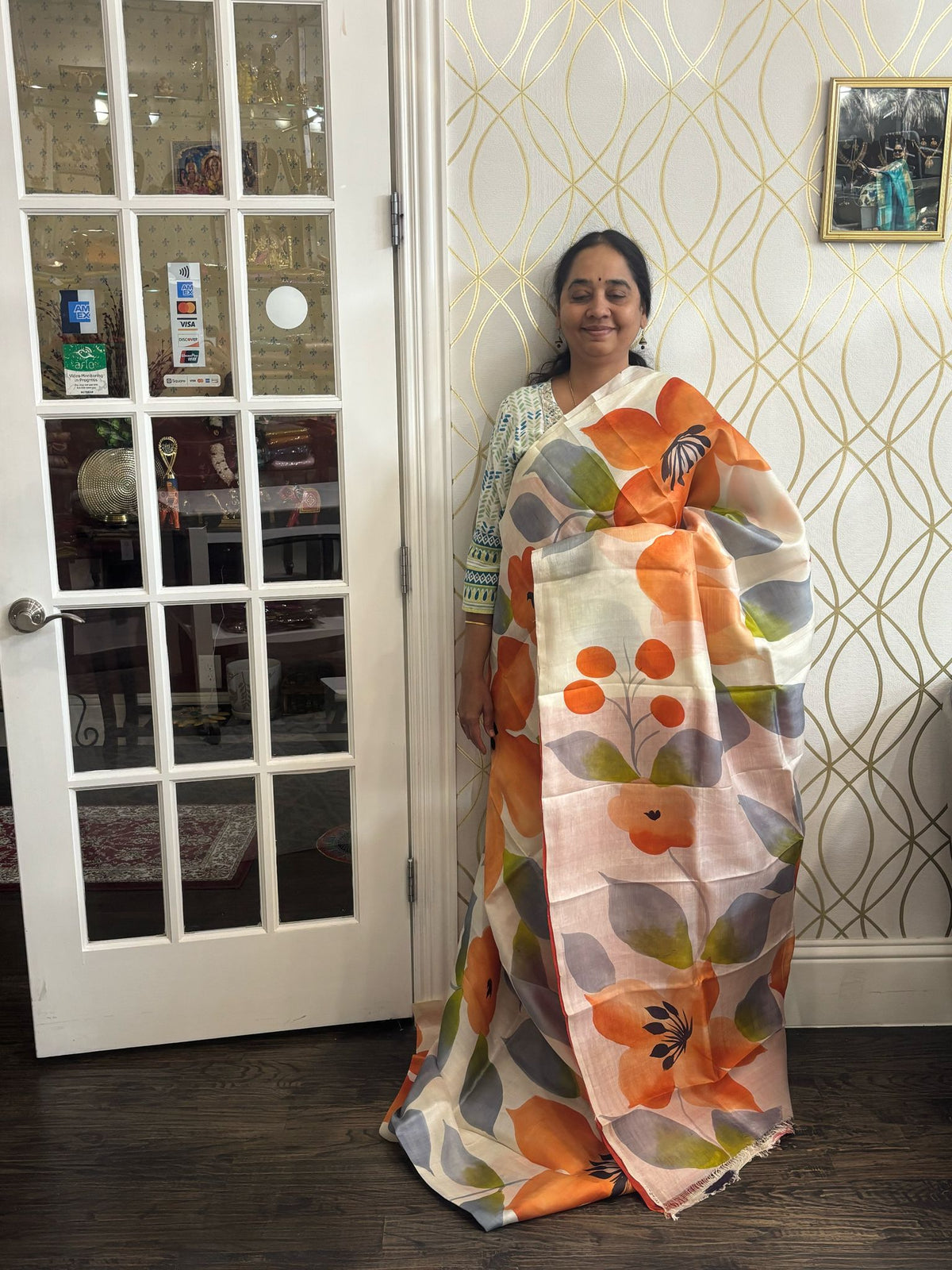 Off White Bengal Silk Saree With Floral Pattern